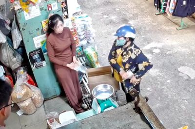 Bàng hoàng phát hiện chủ nợ đã mất 2 năm khi mang 500.000 đồng đến trả