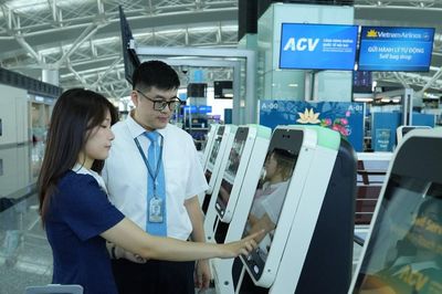 Thử nghiệm hệ thống làm thủ tục và gửi hành lý tự động tại sân bay Nội Bài