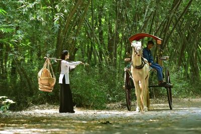 Chữ và nghĩa: 'Bậu' và bạn
