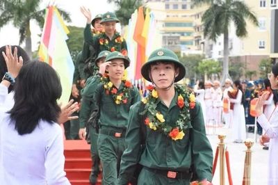 Cử tri kiến nghị quy định cụ thể, rõ ràng tiêu chuẩn tuyển quân đối với công dân có hình xăm và mắc tật khúc xạ