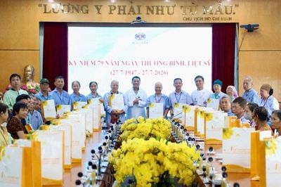 Tri ân người bệnh và nhân viên y tế là thương binh, bệnh binh và thân nhân gia đình liệt sĩ
