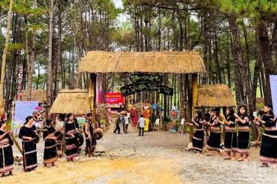Miền cao Kon Plông đưa dịch vụ công về làng