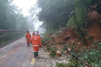 Nhiều điểm sạt lở được khắc phục, còn ít vị trí ách tắc trên các tuyến giao thông trọng điểm