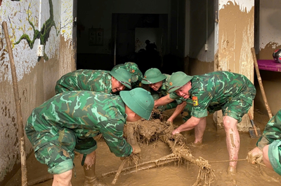 Ra sức giúp đỡ nhân dân
