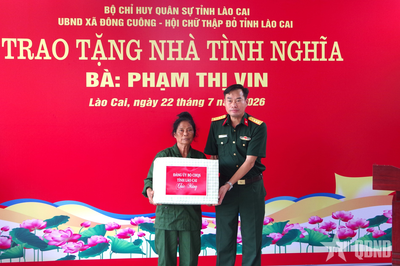 Bộ CHQS tỉnh Lào Cai trao 'Nhà tình nghĩa' tặng cựu chiến binh