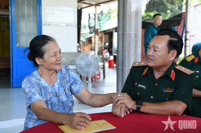 Lãnh đạo Quân khu 7 tri ân Bà mẹ Việt Nam anh hùng, Anh hùng LLVT nhân dân