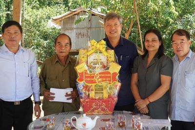 Lãnh đạo TP Đà Nẵng dâng hương tri ân liệt sĩ, thăm người có công tại Nam Trà My