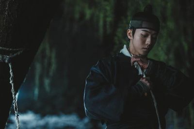 Nam Joo Hyuk vượt qua sức hút của 'đặc vụ Kim' So Ji Sub
