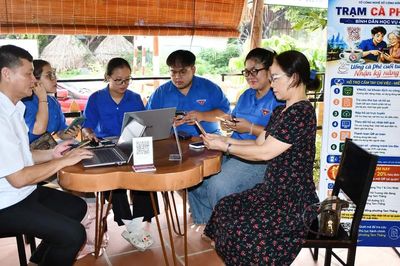 Sáng rộn ràng ở những góc 'cà phê số'
