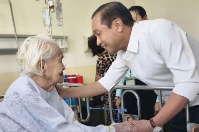 Lãnh đạo HĐND TPHCM thăm Mẹ Việt Nam Anh hùng, thương binh tiêu biểu