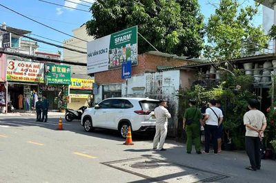 Điều tra vụ tài xế tử vong trong ô tô đậu bên đường