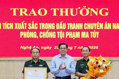 Nghệ An: Trao thưởng Ban chuyên án phá thành công vụ vận chuyển hơn 15.000 viên ma túy