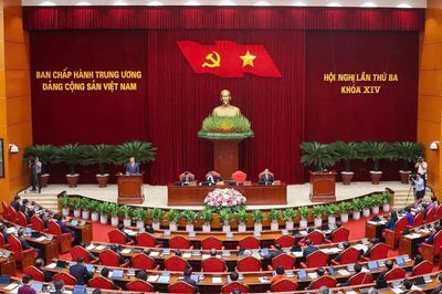 Trung ương thảo luận tổng kết hai nghị quyết về kinh tế biển và ứng phó biến đổi khí hậu