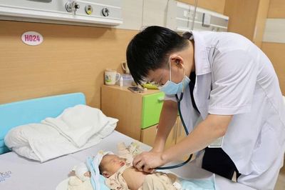 Hạ thân nhiệt chỉ huy cứu trẻ sơ sinh tổn thương não do ngạt
