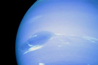 Thế giới xanh ngắt băng giá nơi gió thổi hơn 2.000 km/h ở Hệ Mặt Trời