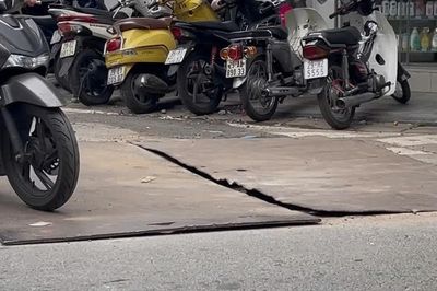 Phố cổ Hà Nội vẫn chắp vá sau nhiều lần thi công hạ tầng ngầm