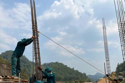 Hoàn thiện lắp đặt trang thiết bị dạy học trường vùng biên Đà Nẵng trước 15/8