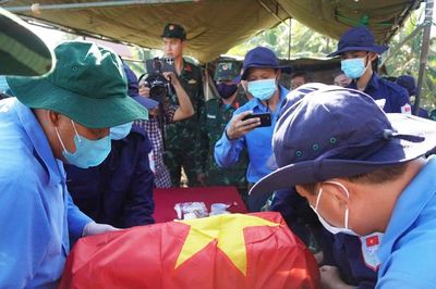 Trang nghiêm cất bốc hài cốt Liệt sĩ Nguyễn Thị Út sau 57 năm tại Cần Thơ