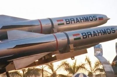 Từ tên lửa BrahMos đến cánh cửa rộng mở của ngành công nghiệp quốc phòng Ấn Độ