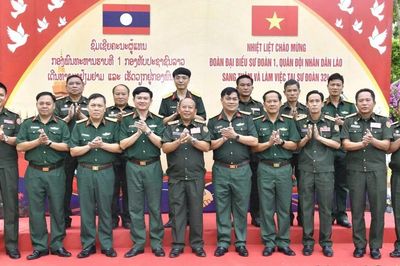 Hai sư đoàn chủ lực của Việt Nam và Lào tăng cường hợp tác