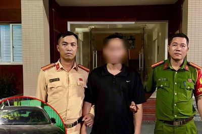 Hà Nội: Tạm giữ hình sự tài xế ô tô đẩy CSGT để bỏ chạy