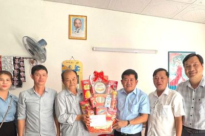 Ông Đinh Văn Nơi tri ân người có công, thăm gia đình chính sách tại Phú Quốc