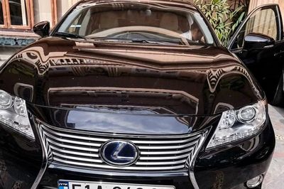 Xe Lexus đấu giá 'ế' của bà Trương Mỹ Lan tiếp tục lên sàn