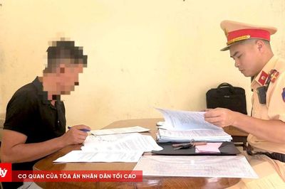Xử lý tài xế xe đầu kéo lấn làn vượt ẩu trên Quốc lộ 217