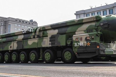 Tên lửa DF-41 tốc độ Mach 25, tầm bắn 15000km, khiến phòng không đứng hình