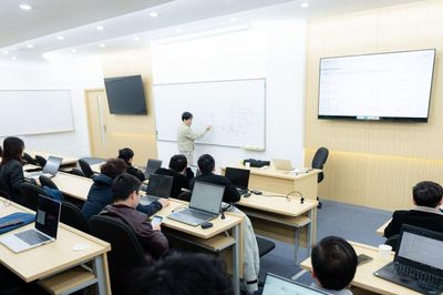 Nghịch lý ngành IT: Doanh nghiệp 'khát' nhân lực, cử nhân chật vật tìm việc làm