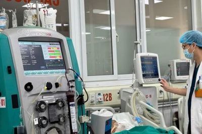 Mê man hơn một ngày sau uống rượu, cụ ông 64 tuổi ngộ độc methanol nguy kịch