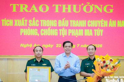 Chủ tịch UBND tỉnh Nghệ An tặng Bằng khen, thưởng nóng lực lượng Biên phòng phá chuyên án ma túy