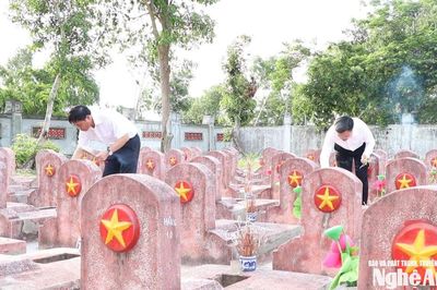 Ban Nội chính Tỉnh ủy dâng hoa, dâng hương tri ân các Anh hùng liệt sĩ tại Nghĩa trang Liệt sĩ Nghi Lộc