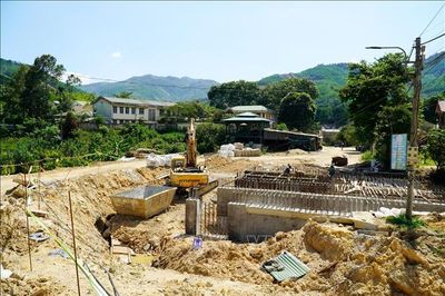 Quảng Ngãi: Tái khởi động dự án cầu tiền tỷ 'đắp chiếu' do 'tắc' đường dẫn