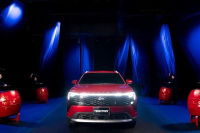 Ford Territory Platinum hoàn toàn mới bổ sung công nghệ hỗ trợ lái, giá 916 triệu đồng