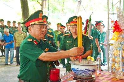 Quân khu 7 tri ân gia đình chính sách dịp 27/7