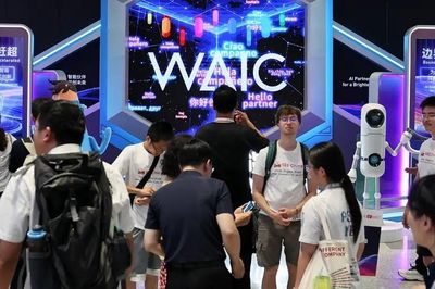 Trung Quốc tăng tốc cuộc đua AI toàn cầu, thách thức vị thế dẫn đầu của Mỹ