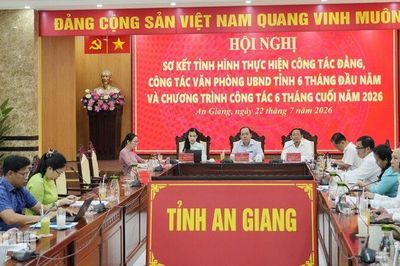 Phó Chủ tịch Thường trực UBND tỉnh An Giang Nguyễn Thanh Phong yêu cầu nâng cao chất lượng tham mưu, đẩy mạnh chuyển đổi số