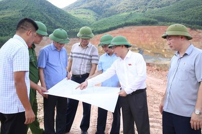 Đoàn đại biểu Quốc hội tỉnh Bắc Ninh giám sát việc khai thác khoáng sản tại xã Nghĩa Phương
