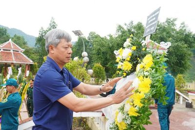 Phó Chủ tịch UBND thành phố Hồ Quang Bửu tri ân các anh hùng liệt sĩ tại Nam Trà My