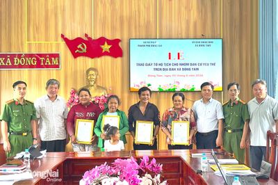 Gỡ 'nút thắt' hộ tịch cho người yếu thế