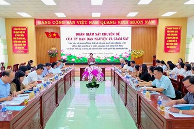 Ủy ban Dân nguyện và Giám sát của Quốc hội khảo sát hoạt động y tế tại phường Thống Nhất