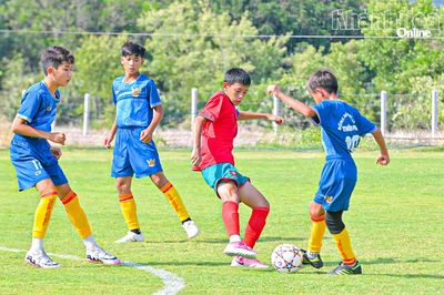 Sôi nổi sân chơi bóng đá phong trào lứa tuổi 13