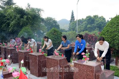 Trường Cao đẳng Lai Châu dâng hương tri ân các Anh hùng liệt sĩ, phát động ủng hộ vùng lũ xã Mường Than