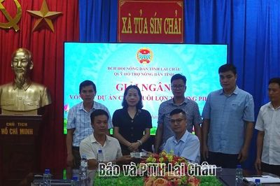Giải ngân Quỹ hỗ trợ nông dân cho hội viên xã Tủa Sín Chải