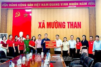Xã Than Uyên hỗ trợ hơn 392 triệu đồng giúp nhân dân xã Mường Than khắc phục hậu quả thiên tai