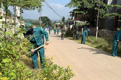 Trung đoàn Bộ binh 994B ra quân làm công tác dân vận