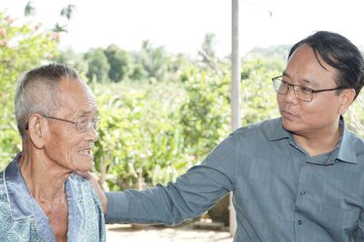 Phó Bí thư Thường trực Tỉnh ủy Lâm Đồng Đặng Hồng Sỹ thăm, tặng quà Mẹ Việt Nam Anh hùng và gia đình chính sách