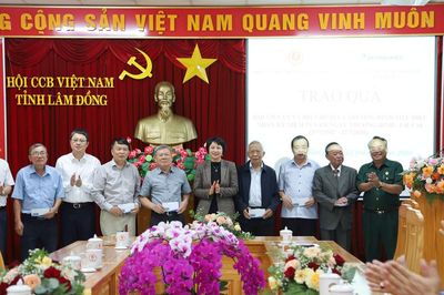 Phó Bí thư Tỉnh ủy Lâm Đồng Phạm Thị Phúc dự gặp mặt, tri ân cựu chiến binh là thương binh tiêu biểu
