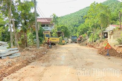 Tăng tốc thi công tuyến đường liên thôn hơn 12 tỷ đồng ở Yên Lập